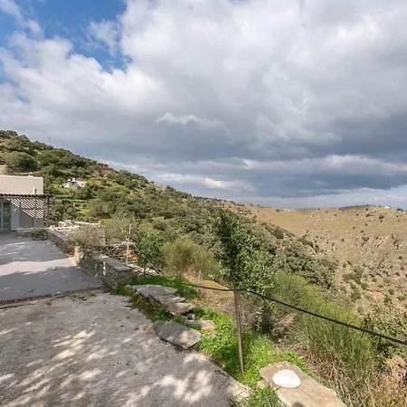 The Oak Tree House Ioulis