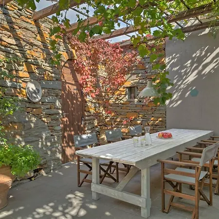 The Oak Tree House * Ioulis